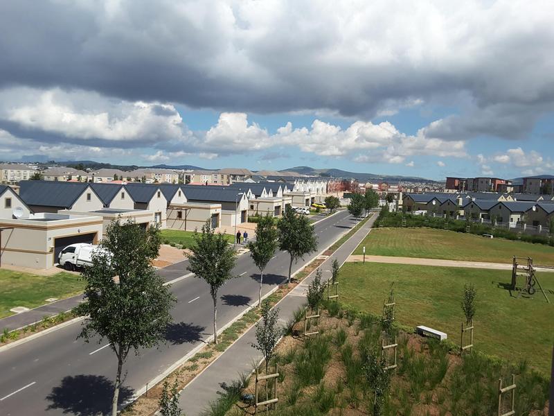 To Let 2 Bedroom Property for Rent in Buhrein Western Cape